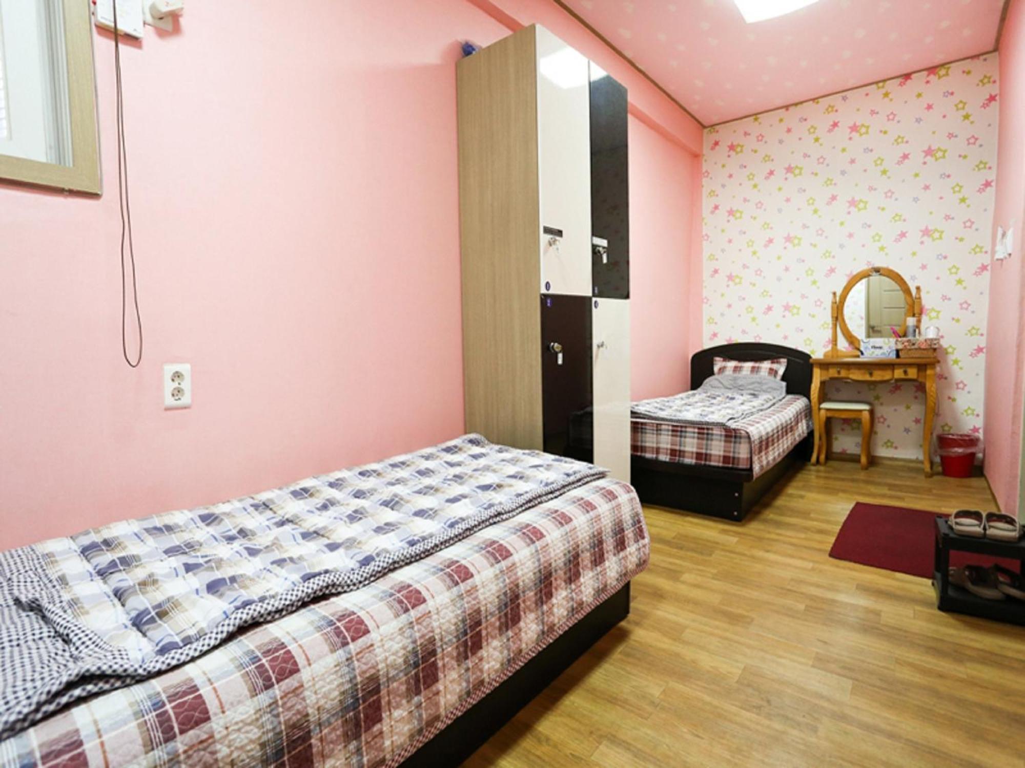 Funstay Inn Guesthouse Busan Phòng bức ảnh
