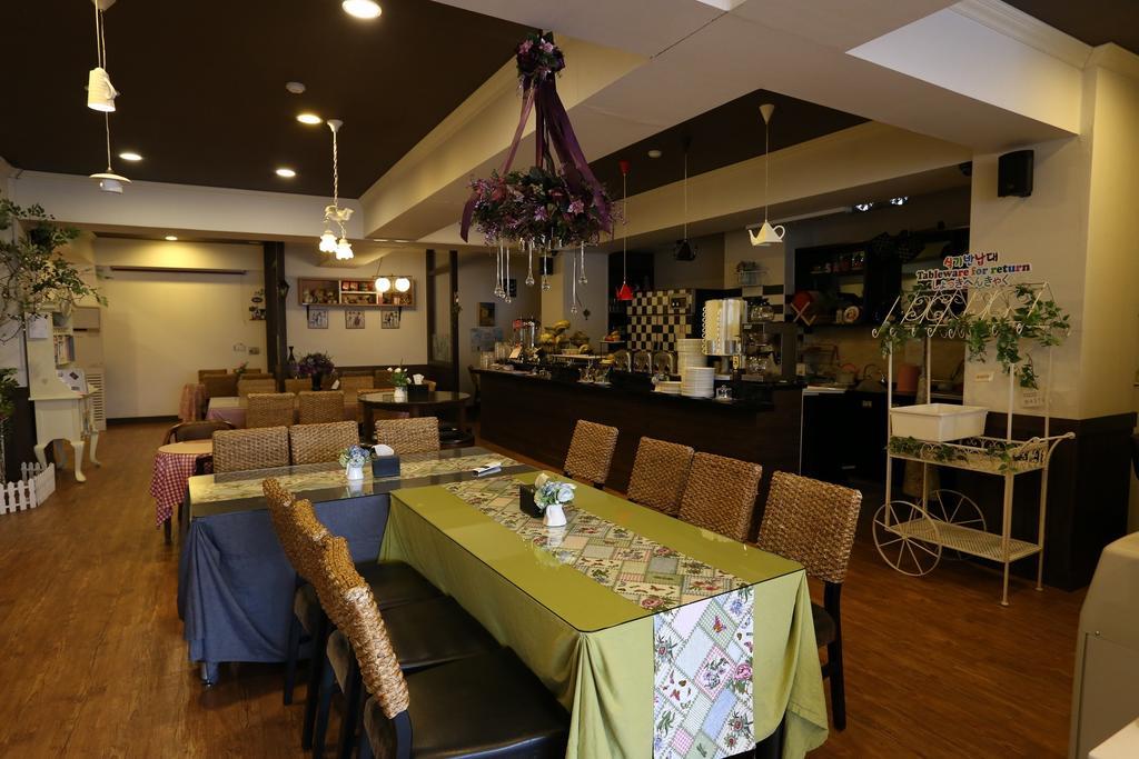 Funstay Inn Guesthouse Busan Ngoại thất bức ảnh